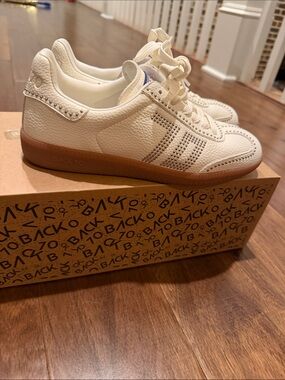 Women’s White Leather Sneakers with Gum Sole and Decorative Stitching